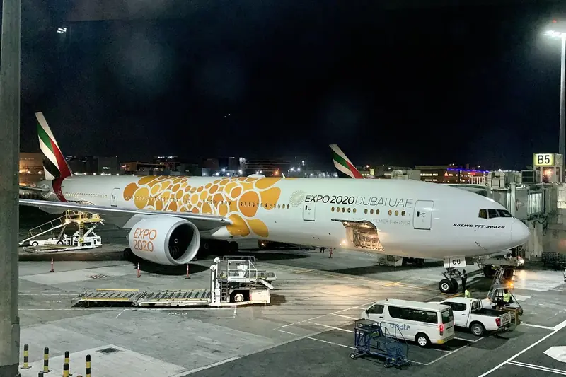 Самолёт Emirates в аэропорту Дубая